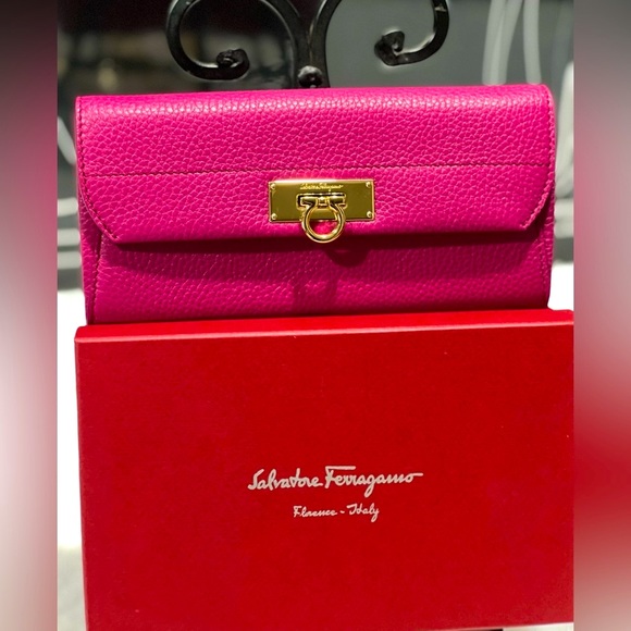 Salvatore Ferragamo long Bi-fold Wallet - Picture 14 of 16